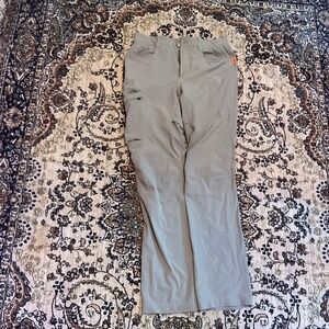 Under Armour Men’s cargo pants - size 30/32